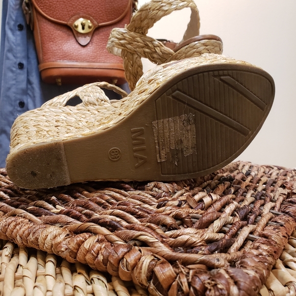 MIA - Picture 2 of 7